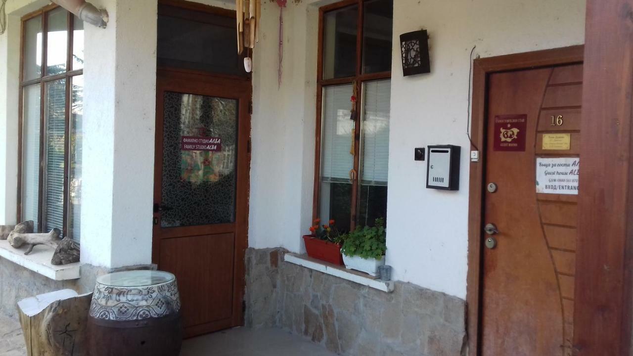 Guesthouse Alba Kazanlŭk Dış mekan fotoğraf